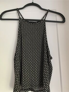 Brandy Melville Black & White Diamond Knit Top